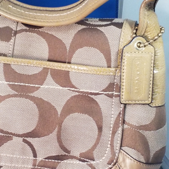 Coach Signature Classic Shoulder Bag - Picture 5 of 6